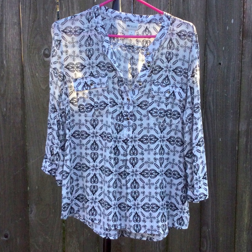 Xl white stylus Rayon top with insect pattern